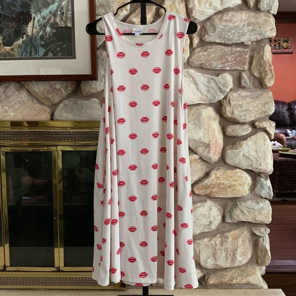 Womens Altered lularoe jessie dress sleeveless lips pattern size L